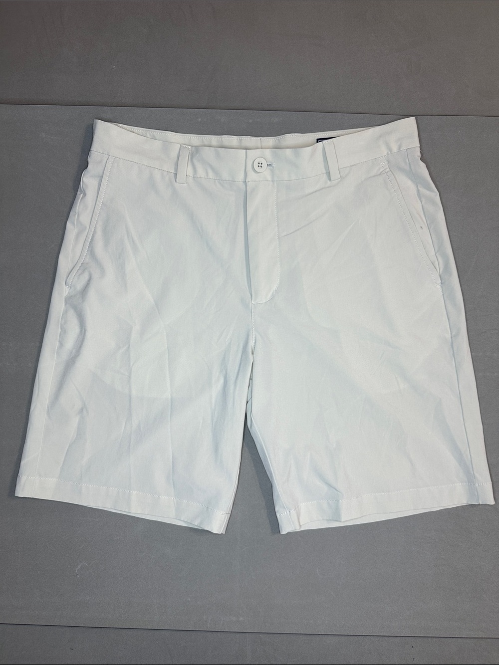 Vineyard Vines light Tan Men's Flat-Front performance Shorts 33x8